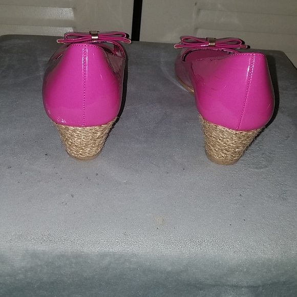 Open-toed fuchsia Pink wedge shoes - Picture 3 of 5